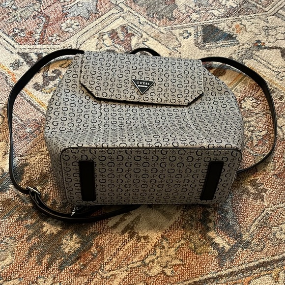 Guess Backpack - Picture 4 of 10